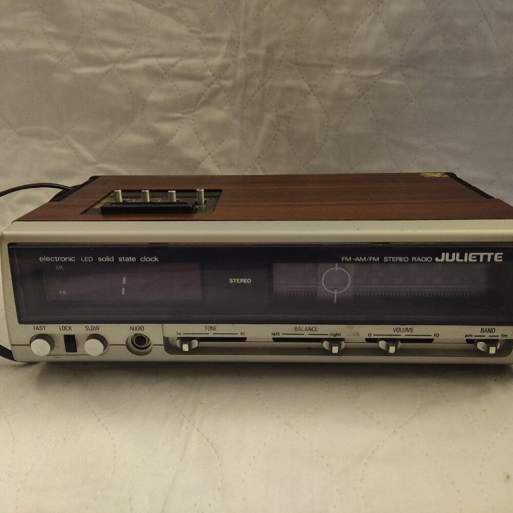 Juliette Solid State Vintage Clock Radio El 2002 Collectible